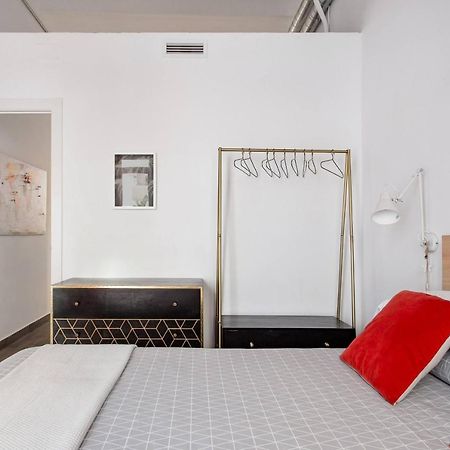 Stylish Apartment With Terrace For Couple Or Family Barcelone Extérieur photo