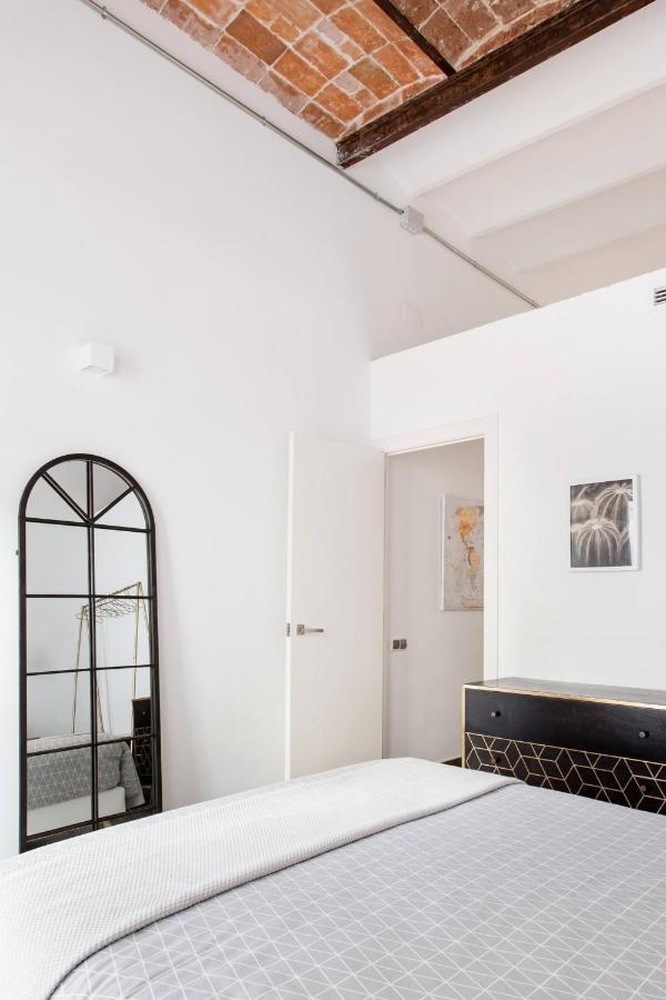 Stylish Apartment With Terrace For Couple Or Family Barcelone Extérieur photo