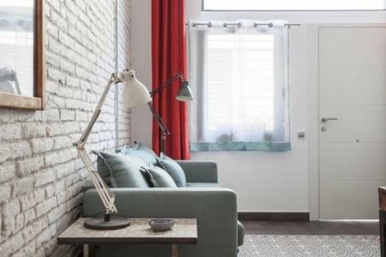 Stylish Apartment With Terrace For Couple Or Family Barcelone Extérieur photo